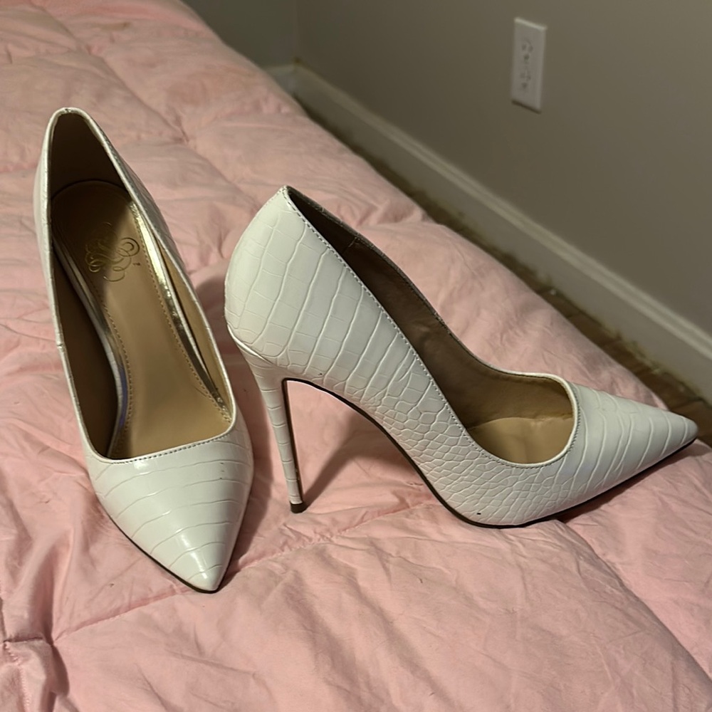 Elegant White Croc-Embossed Stiletto Heels